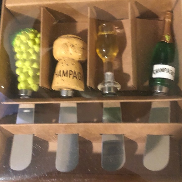 Mr. Spreader 4-Piece Resin , wine champagne Spreader, Assorted - Picture 1 of 3